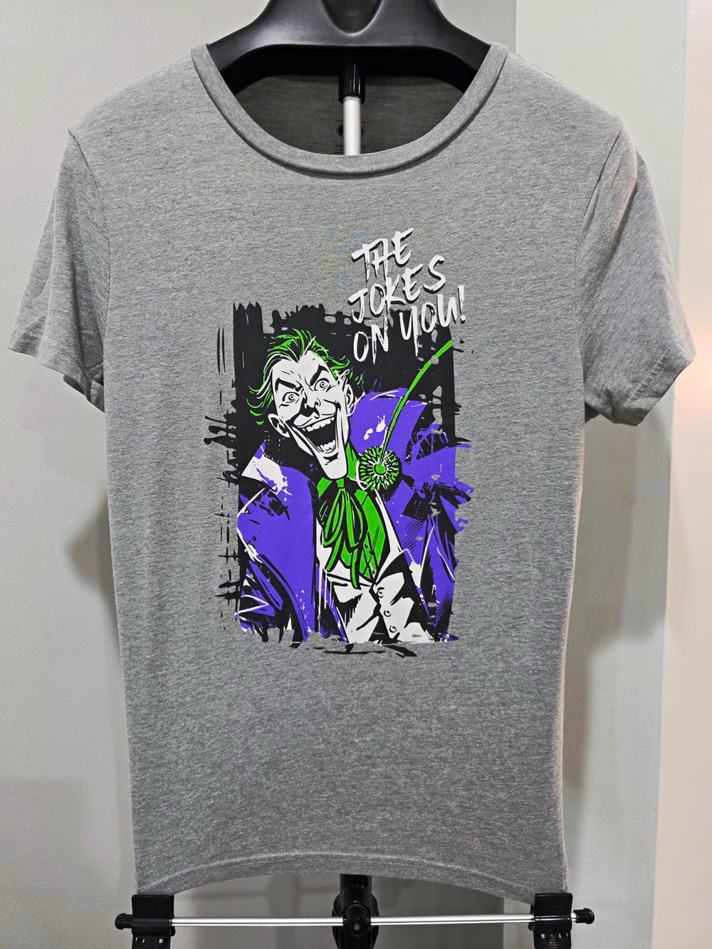 DC Comics Batman Joker T-Shirt Men’s Small Gray “The Joke’s On You” Graphic Tee